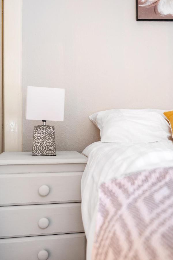 2 Bedroom Centre - Royal Mile - Castle & Waverley Train Station - Sleeps 4 * Édimbourg