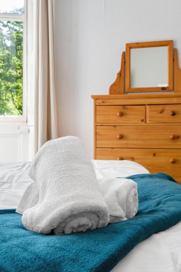 Appartement 2 Bedroom Centre - Royal Mile - Castle & Waverley Train Station - Sleeps 4